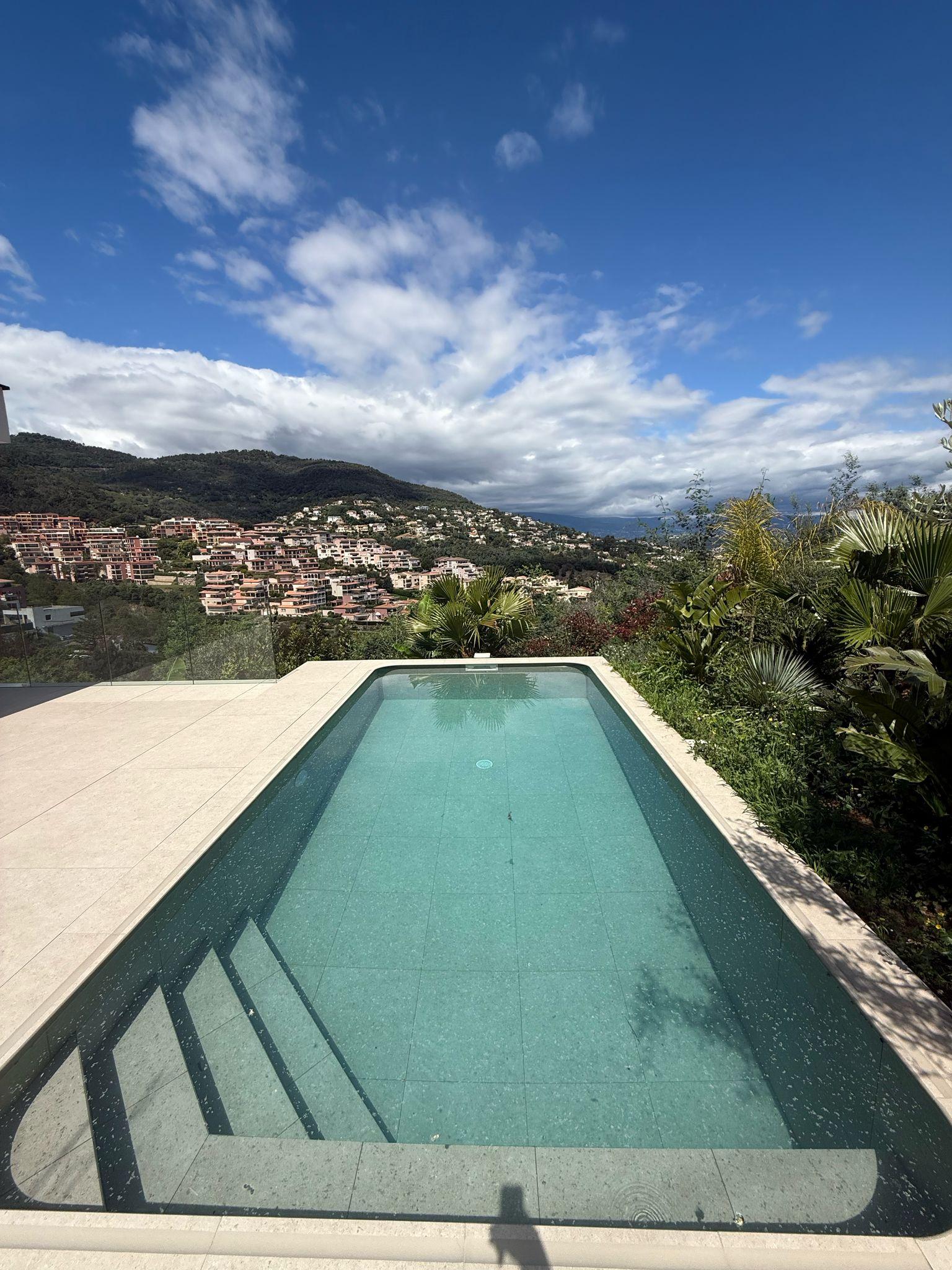Piscine intérieure - Résidence Riviera